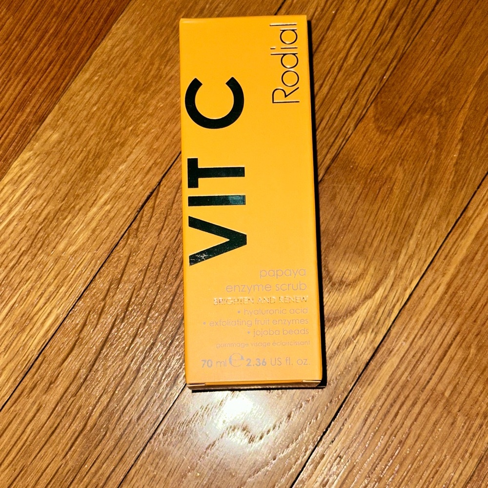 Rodial VIT C Enzyme Scrub in Orange